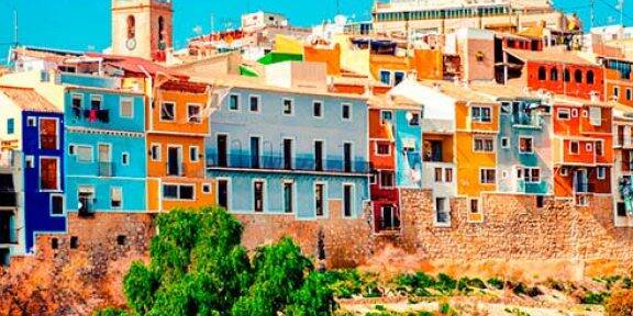 pueblos costeros economicos para vivir